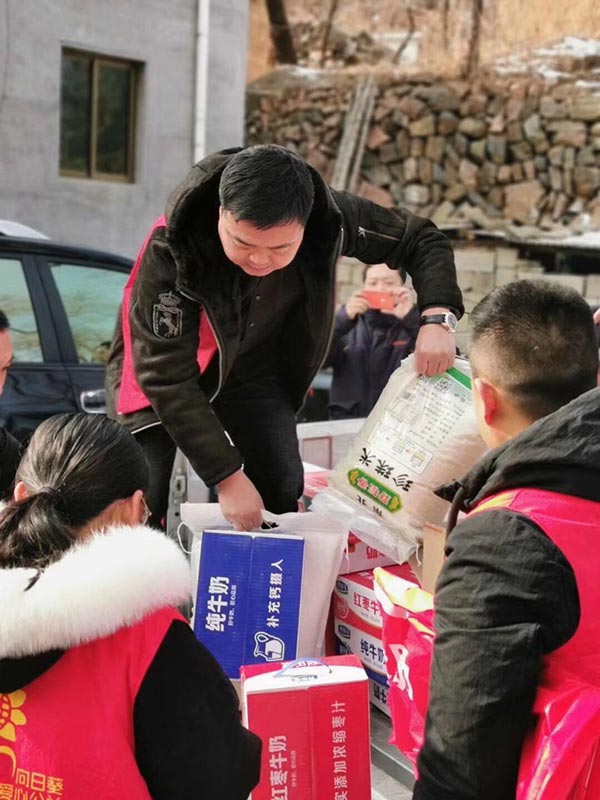 Rongyou steel expresa una cálida hospitalidad a la gente débil: poste de cerca, cerca, malla de alambre